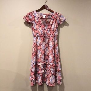 Adorable maternity dress! Only wore once :)